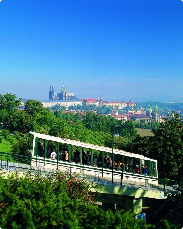Nebozizek Hotel A Restaurant Praha Bagian luar foto
