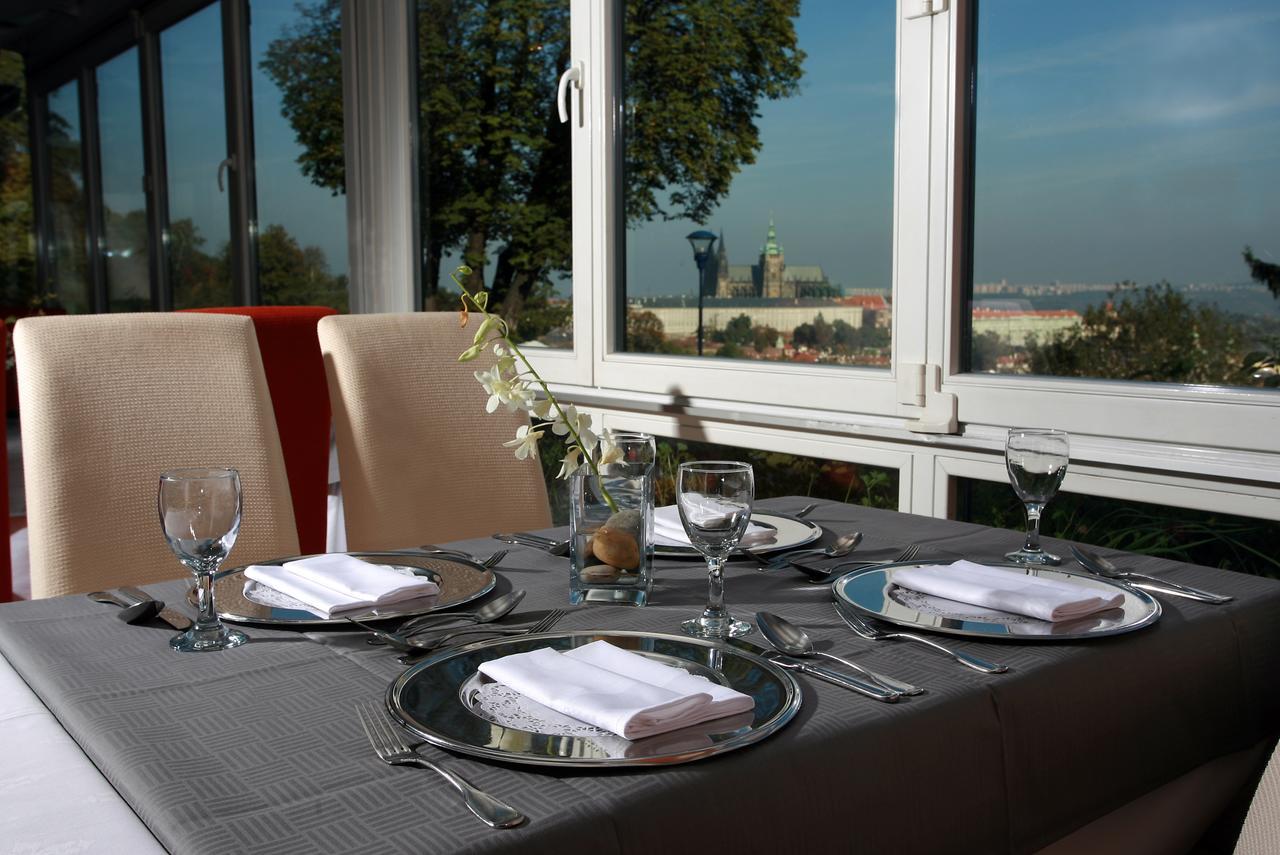 Nebozizek Hotel A Restaurant Praha Bagian luar foto