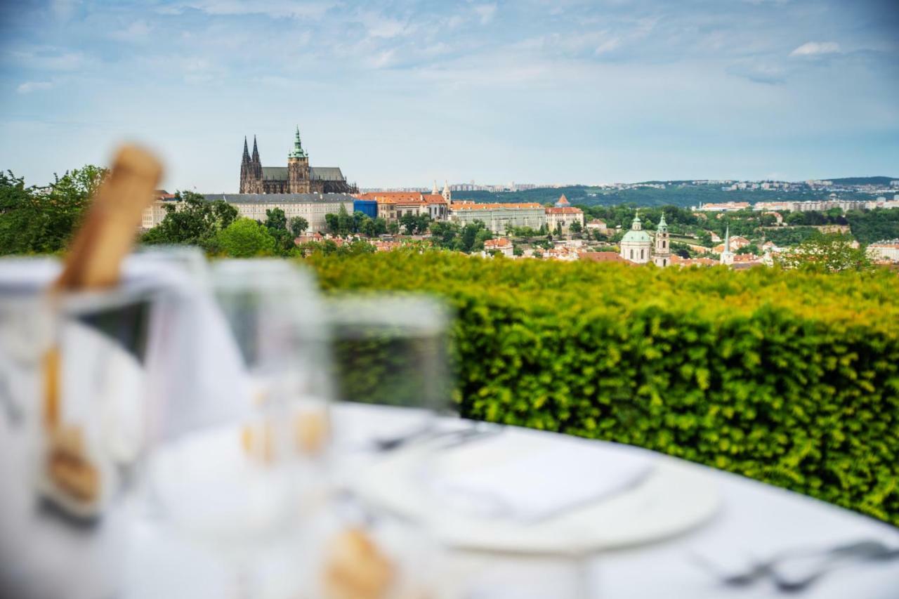 Nebozizek Hotel A Restaurant Praha Bagian luar foto